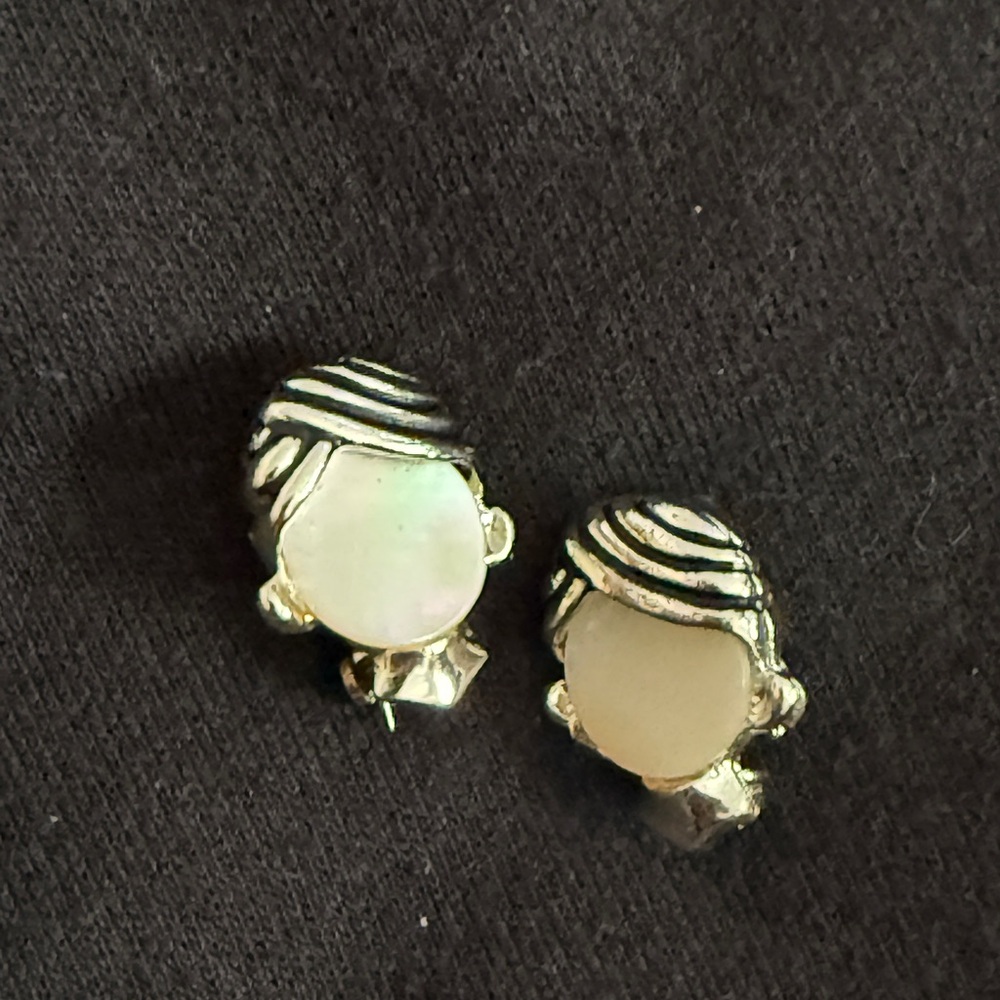 Chic shell & brooch Set - Picture 2 of 5